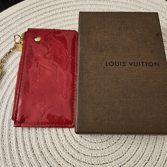 Louis Vuitton Vernis Key Pouch โ Red | Gold HW - Picture 2 of 8